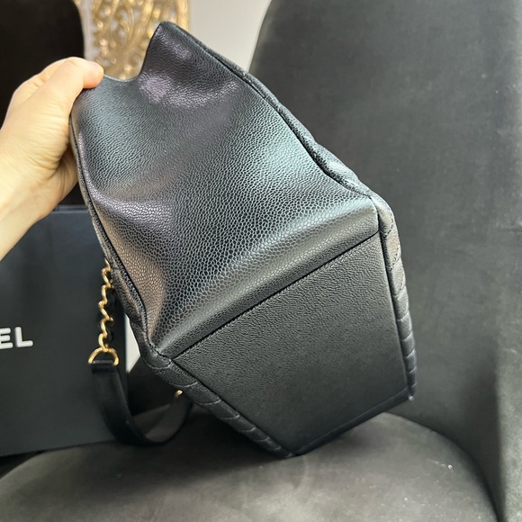 Authentic Chanel tote bag. - Picture 8 of 11